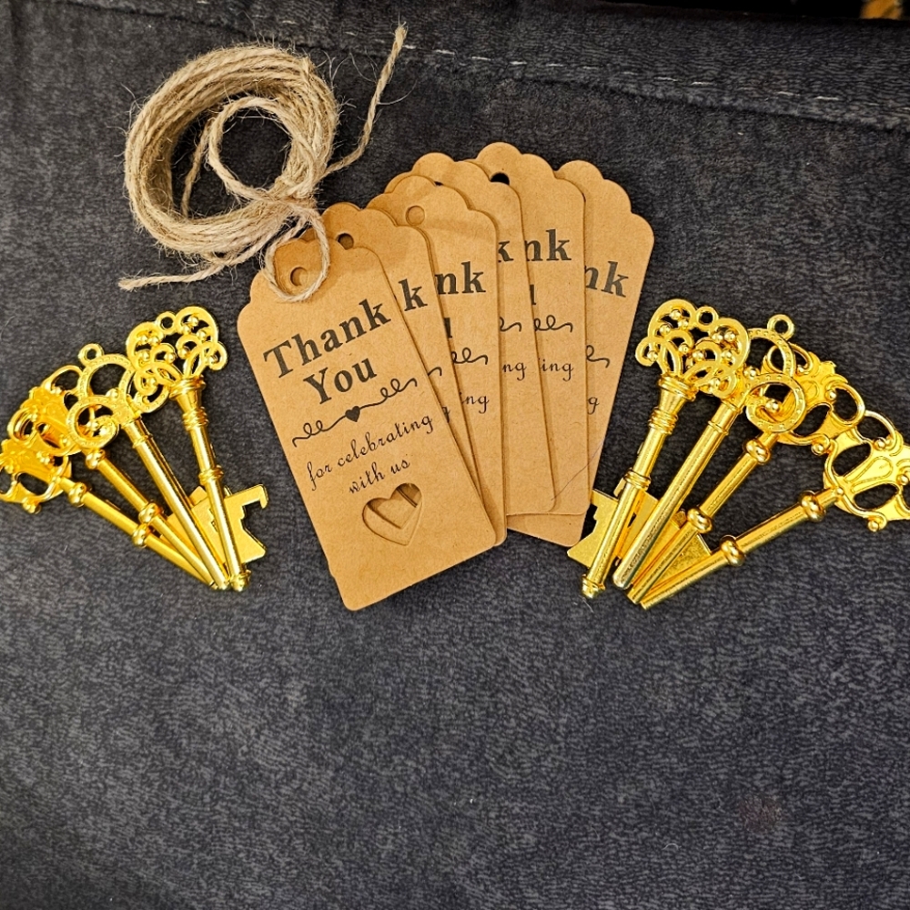 8 Vintage-Style Gold Key Set with Thank You Tags and String